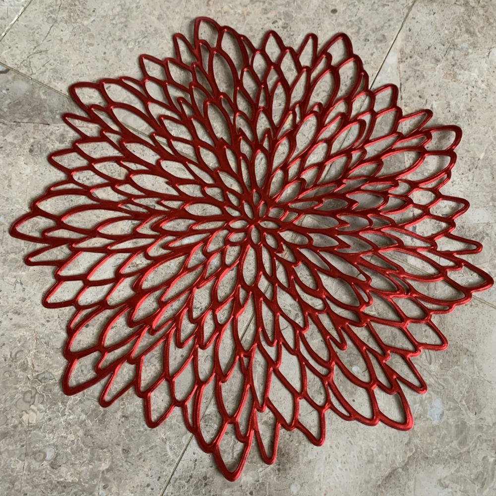 Placemats Pressed Vinyl Metallic Shiny Floral Dinning Mats Round Leaf 18 Red